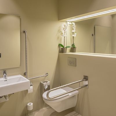 Einfamilienhaus Trockenbau Wandbeschichtung Toilette WC Badezimmer Susten Oberwallis