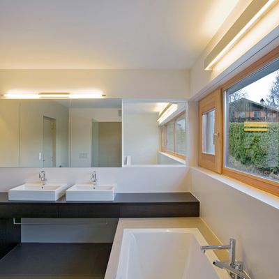 Einfamilienhaus Trockenbau Verputzarbeiten Malerarbeiten Badezimmer WC Toilette Susten Oberwallis